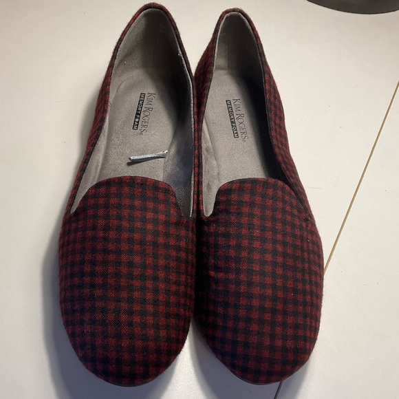 Perfect for cooler weather! Ladies black & red Check flats! 9.5 - Picture 1 of 5